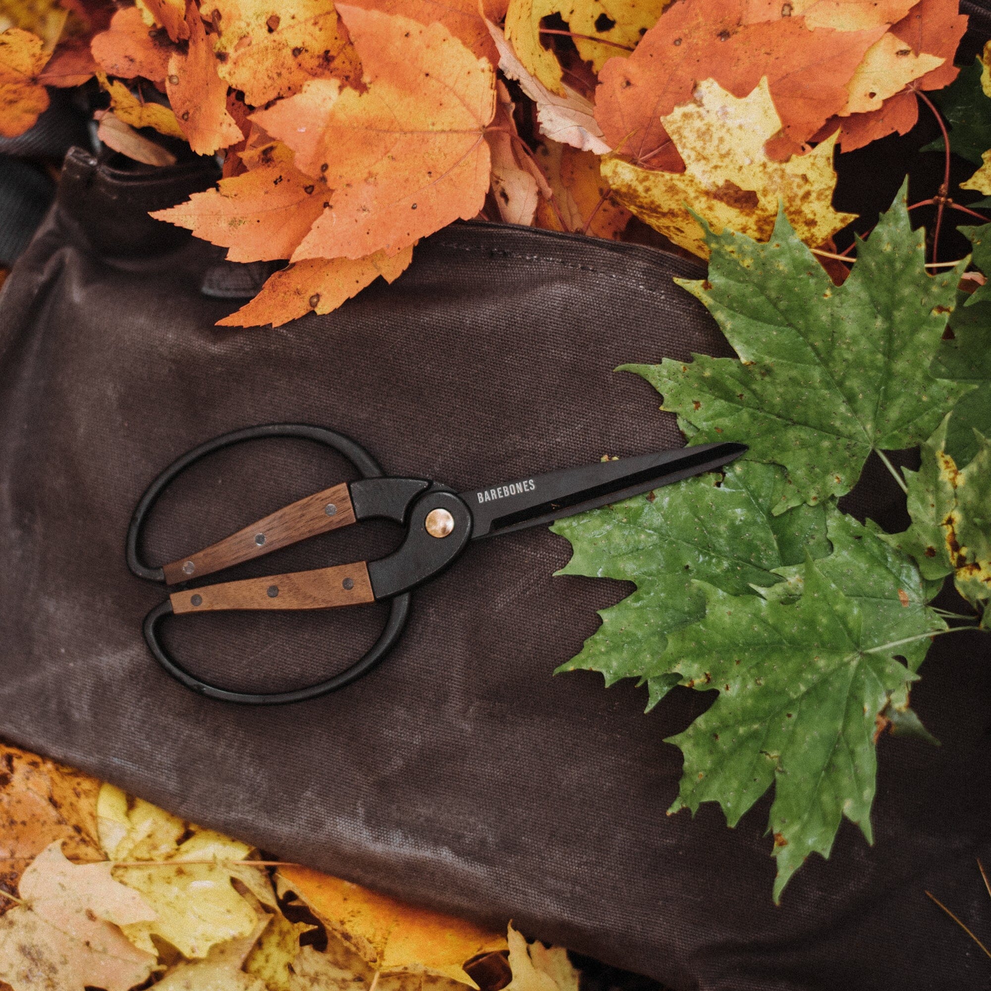 garden-scissors-walnut-05-05-GDN-058_GardenScissors-Large_PDP_04 Garden Scissors