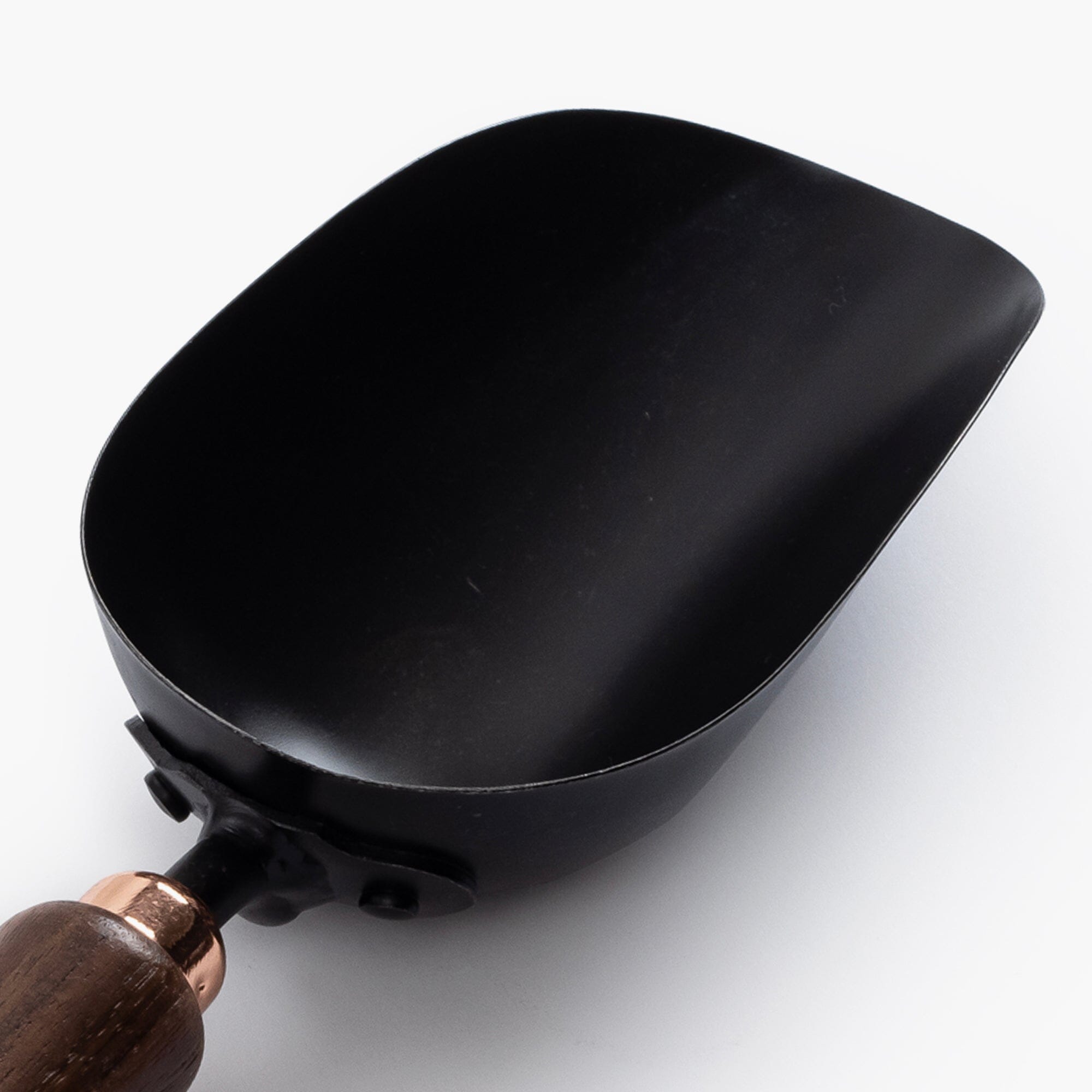garden-scoop-03-03-GDN-092_GardenScoop_WalnutBlack_PDP_04 Garden Scoop